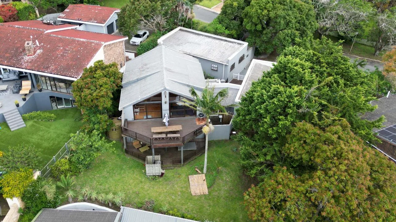 4 Bedroom House for sale in Cintsa East