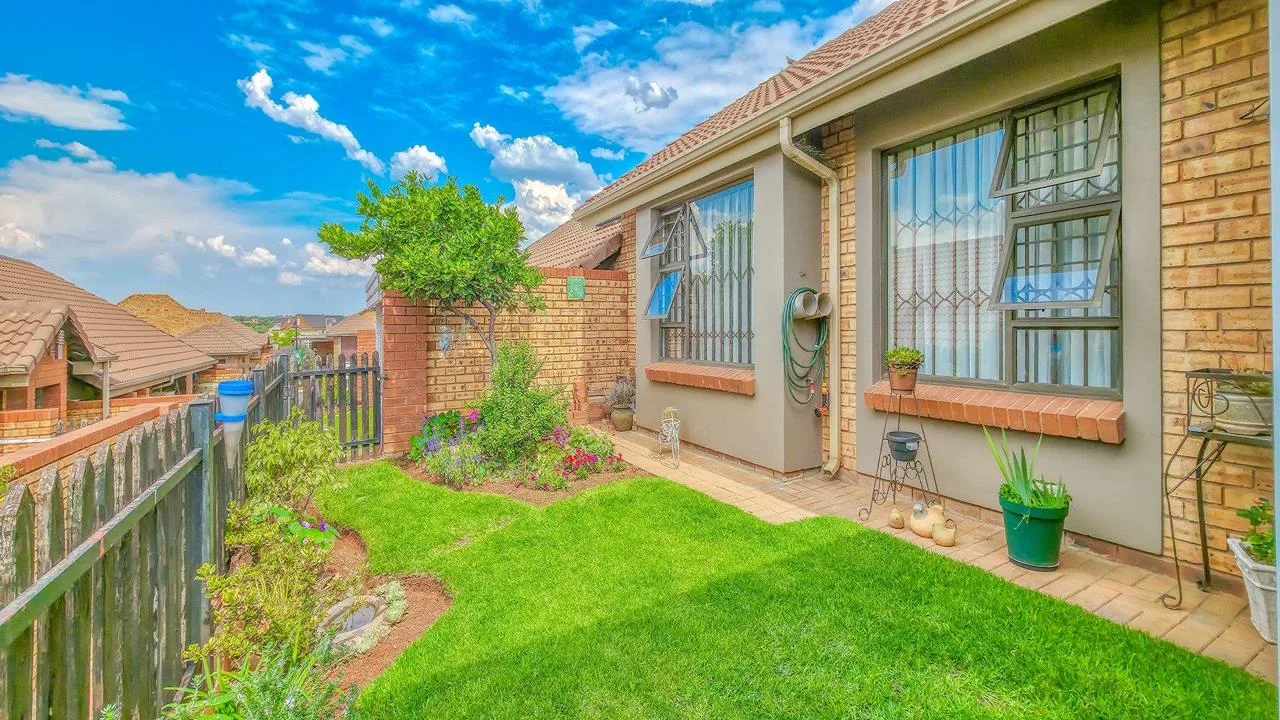 2 Bedroom Townhouse for sale in Featherbrooke Hills Retirement Village