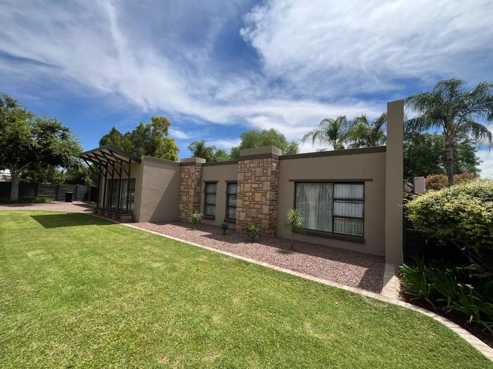 3 Bedroom House for sale in Middelpos
