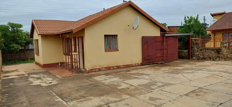 2 Bedroom House for sale in Temba Unit 6