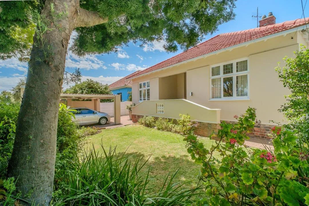 4 Bedroom House for sale in Mowbray