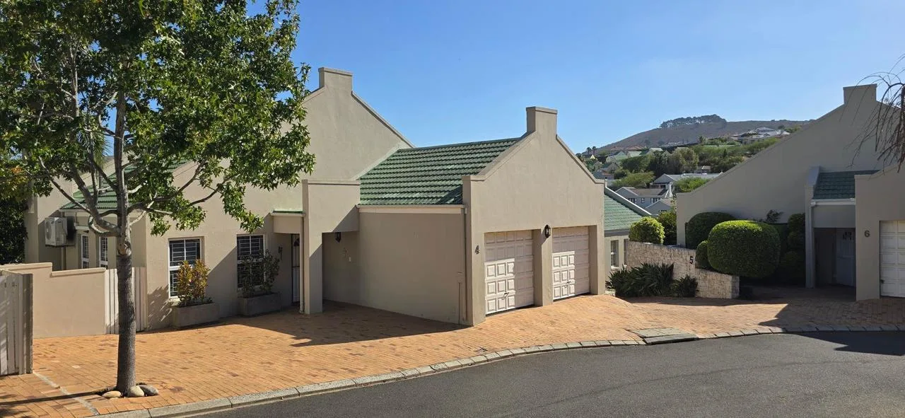3 Bedroom House for sale in Van Riebeeckshof
