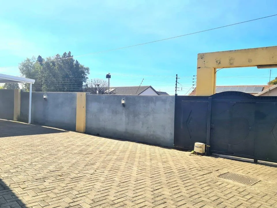 8 Bedroom House to rent in Tasbet Park Ext 2