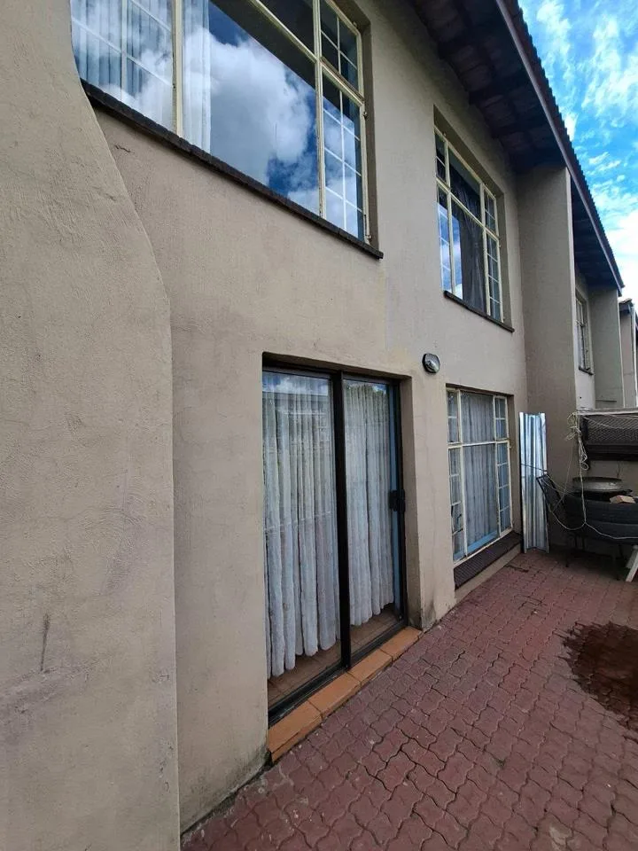 3 Bedroom Townhouse for sale in Middelburg South