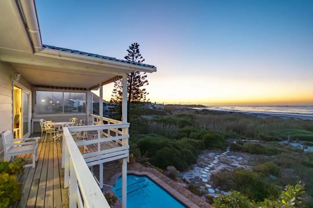 4 Bedroom House for sale in Kommetjie