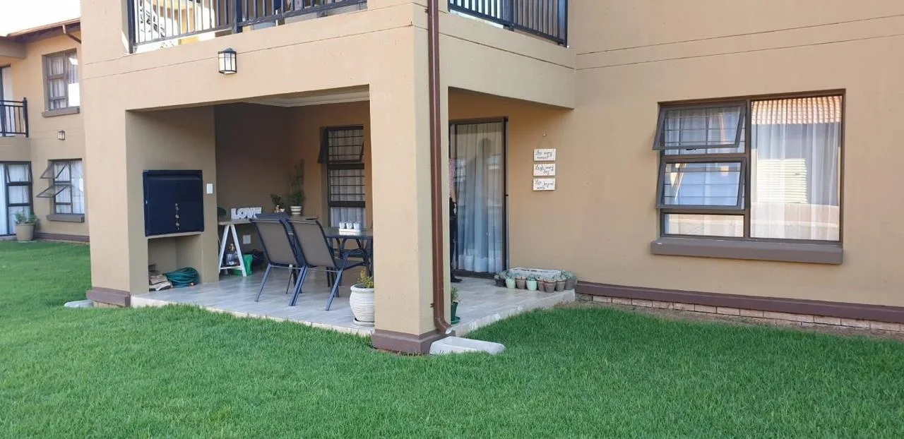 Townhouse to rent in Comet
