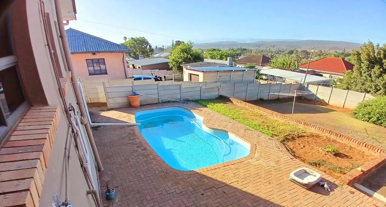 4 Bedroom House for sale in Bothasrus