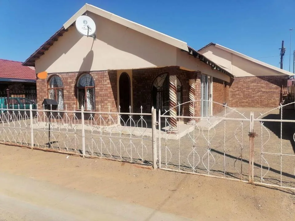 3 Bedroom House for sale in Blomanda