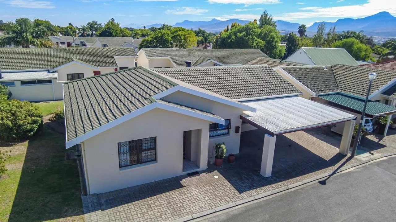 2 Bedroom House for sale in Paarl North