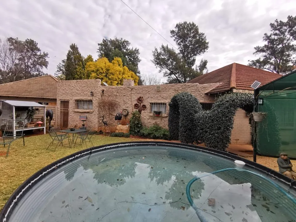 3 Bedroom House for sale in Stilfontein Ext 3