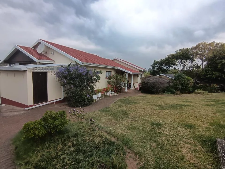 4 Bedroom House for sale in Uvongo