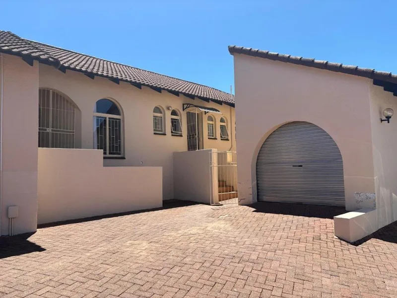 2 Bedroom Townhouse for sale in Heuwelsig