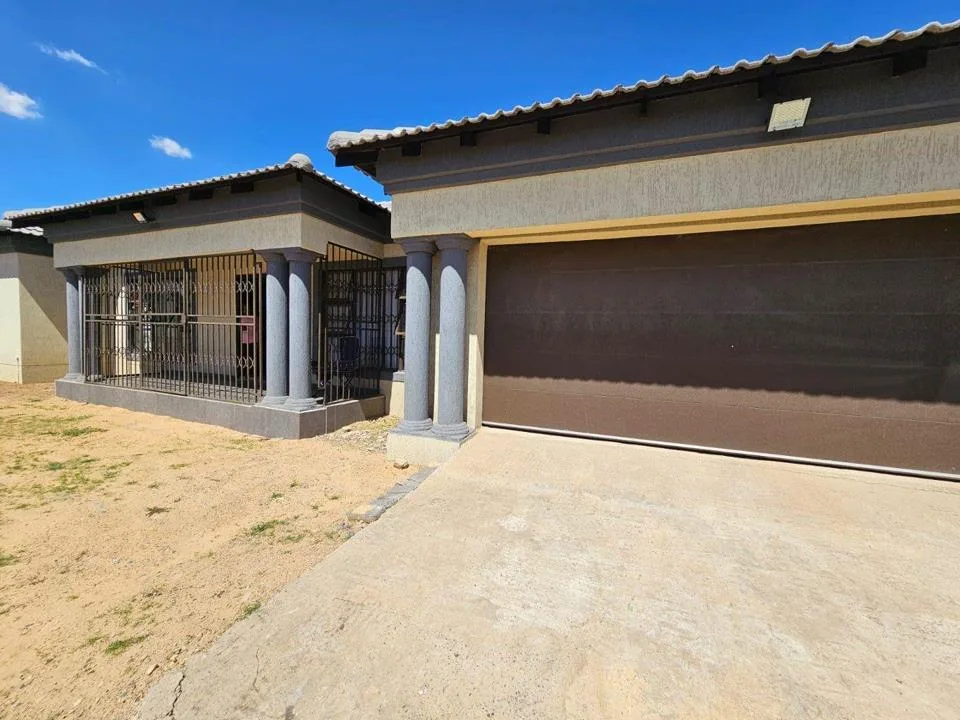 4 Bedroom House for sale in Vaalpark