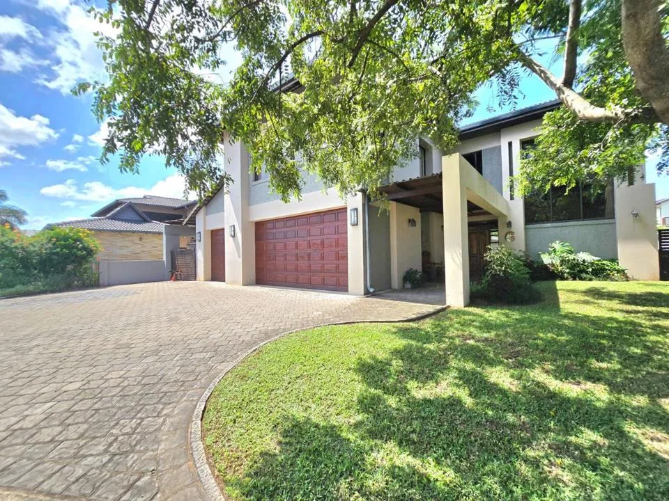 4 Bedroom House for sale in Meer En See