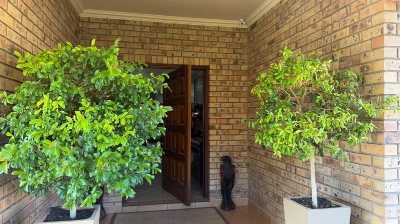 4 Bedroom House for sale in Hillcrest