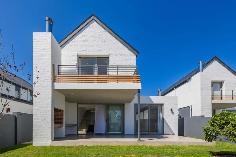 3 Bedroom House for sale in Whale Rock