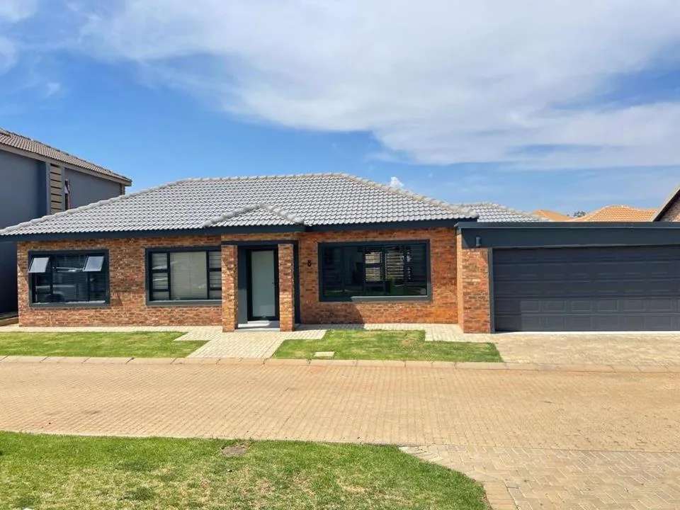 3 Bedroom Townhouse for sale in Van Der Hoff Park