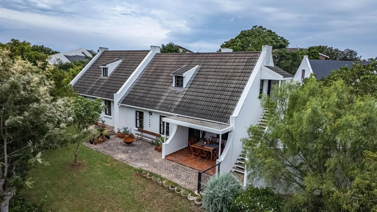 5 Bedroom House for sale in Upper Robberg