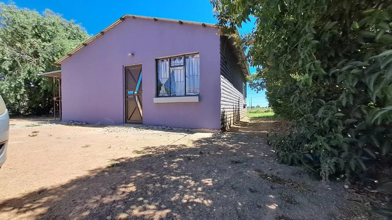2 Bedroom House for sale in Bloemside 4