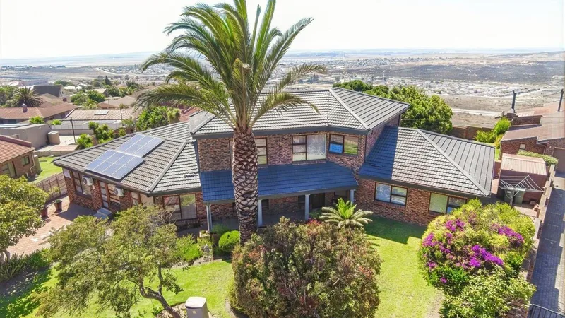 7 Bedroom House for sale in Vredenburg