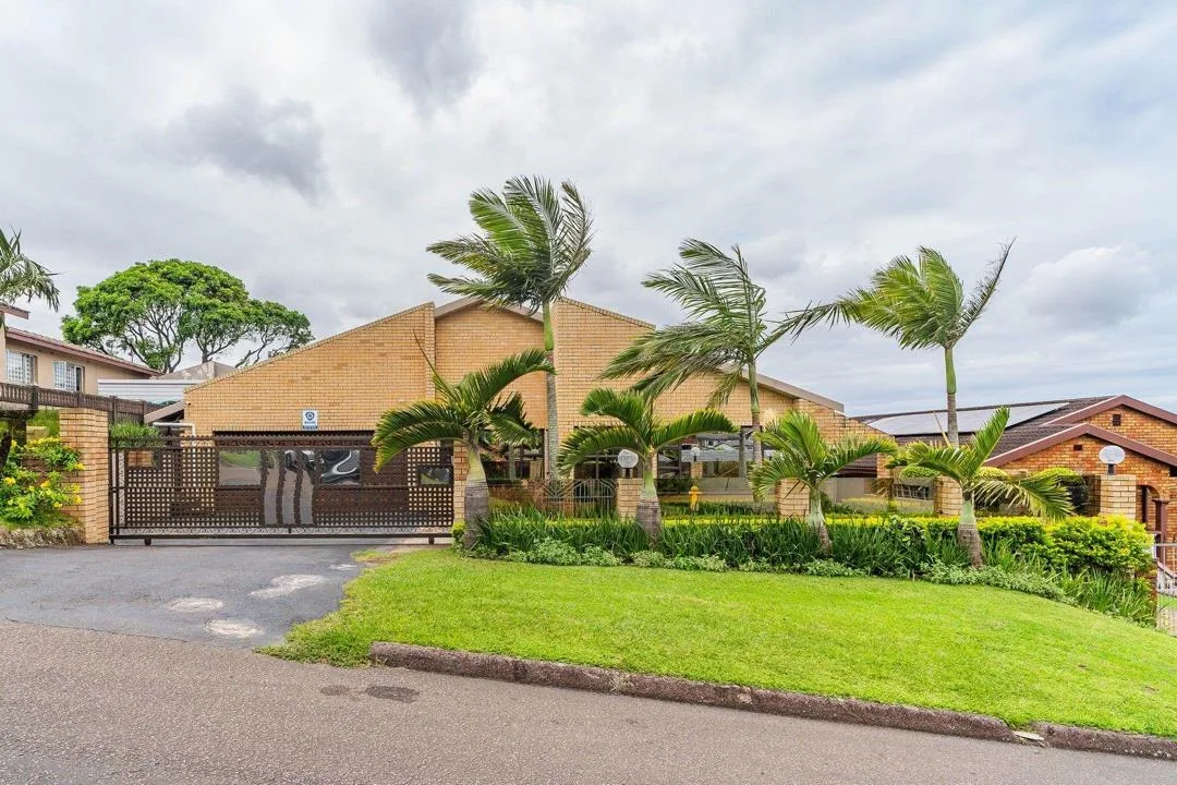 4 Bedroom House for sale in Umhlatuzana