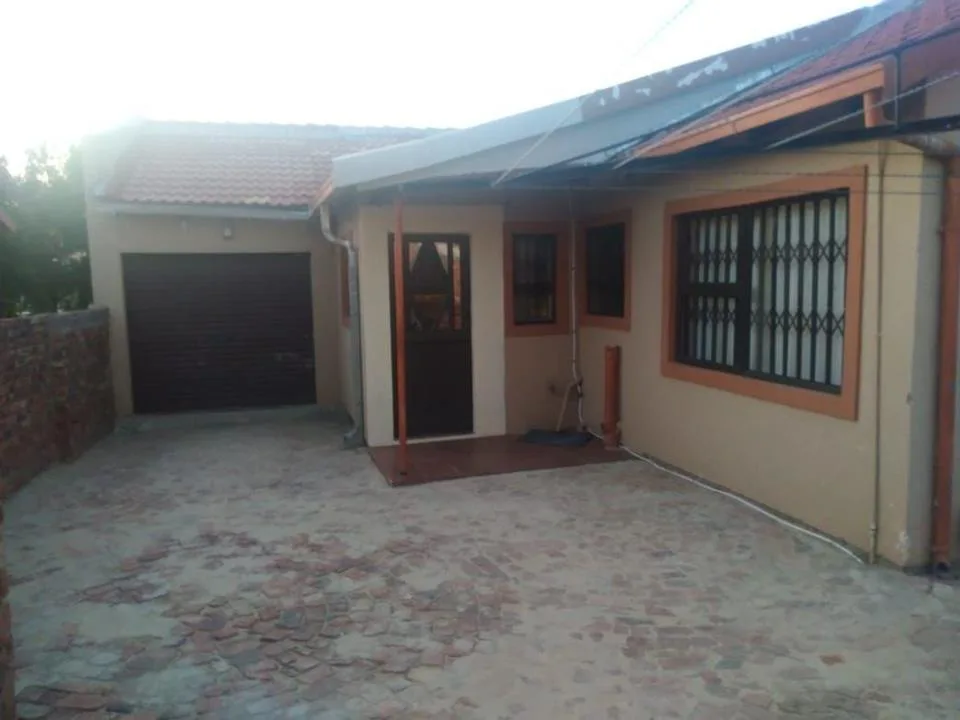 3 Bedroom House for sale in Promosa