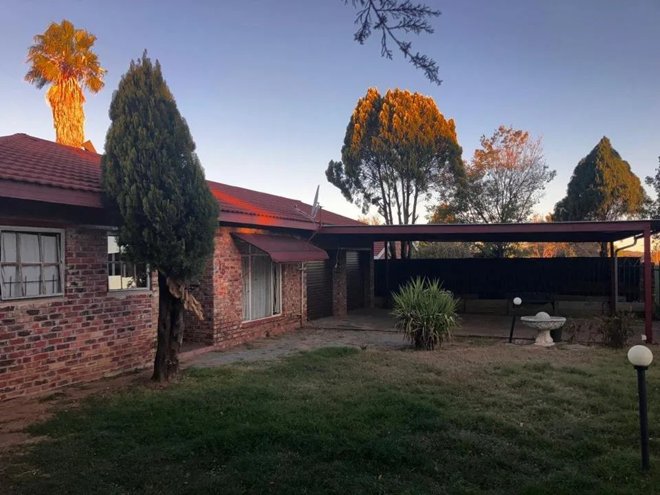 3 Bedroom House for sale in Tuinhof