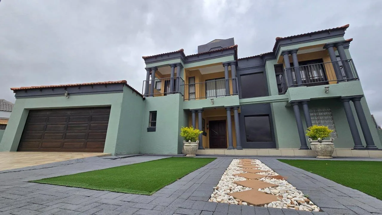 5 Bedroom House for sale in Serala View