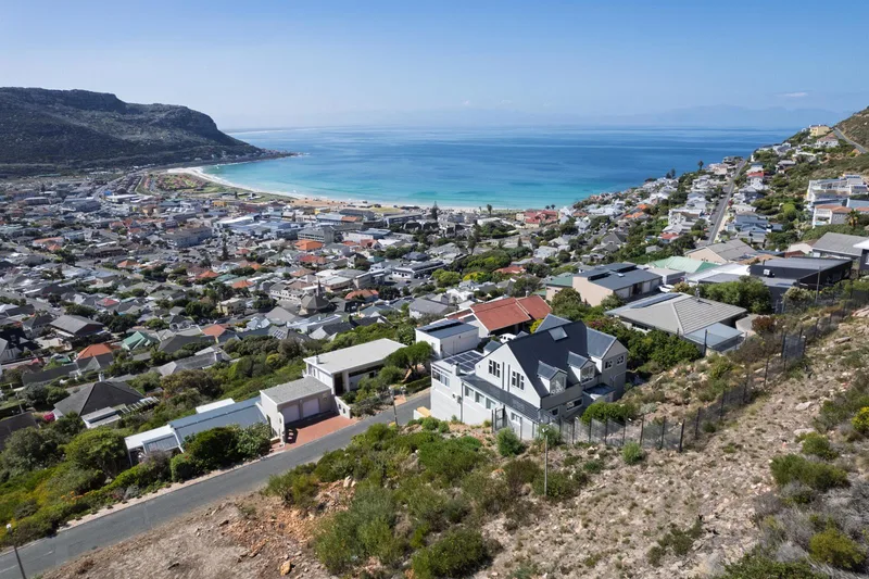 496 m² Land available in Fish Hoek
