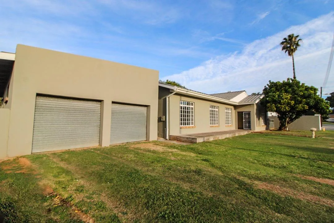 4 Bedroom House for sale in Bothasrus