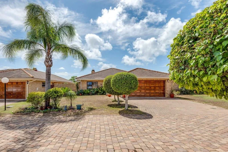 4 Bedroom House for sale in Summerstrand
