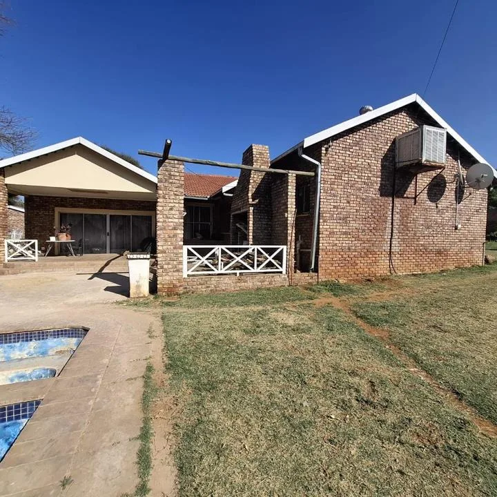 4 Bedroom House for sale in Hartswater