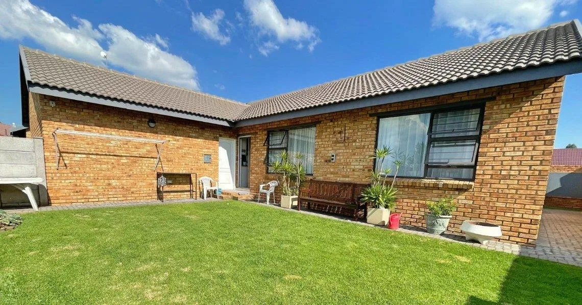 3 Bedroom Townhouse for sale in Vaalpark