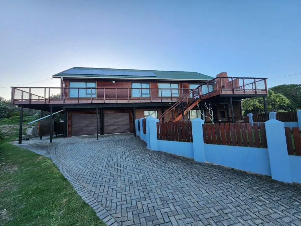 5 Bedroom House for sale in Paradise Beach