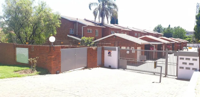 3 Bedroom Townhouse for sale in Bedford Gardens