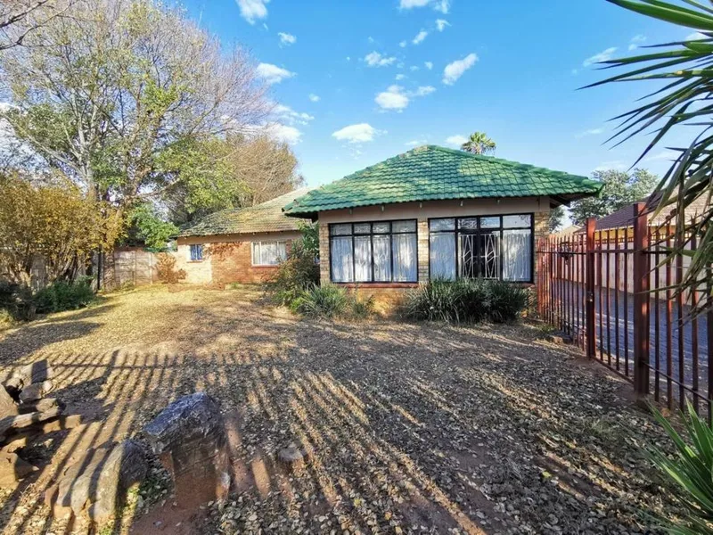 4 Bedroom House for sale in Stilfontein Ext 4