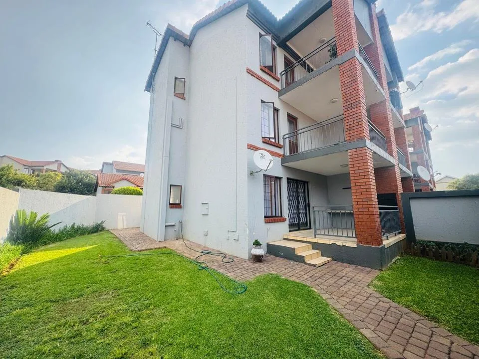 2 Bedroom Townhouse for sale in Country View Estate