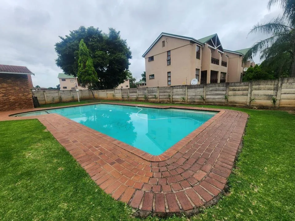 3 Bedroom Apartment / flat for sale in Pelham