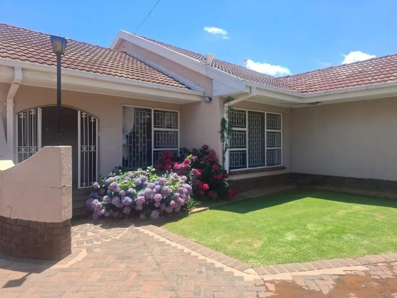 4 Bedroom House for sale in Ottosdal