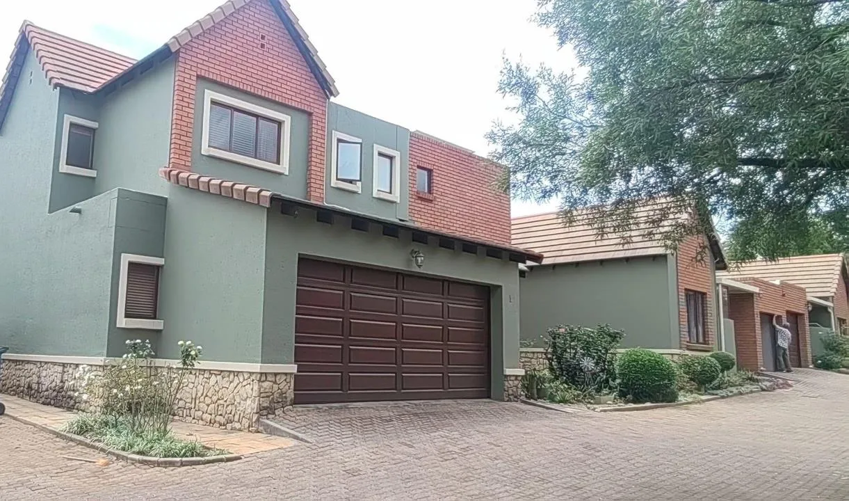 2 Bedroom House for sale in Olympus AH
