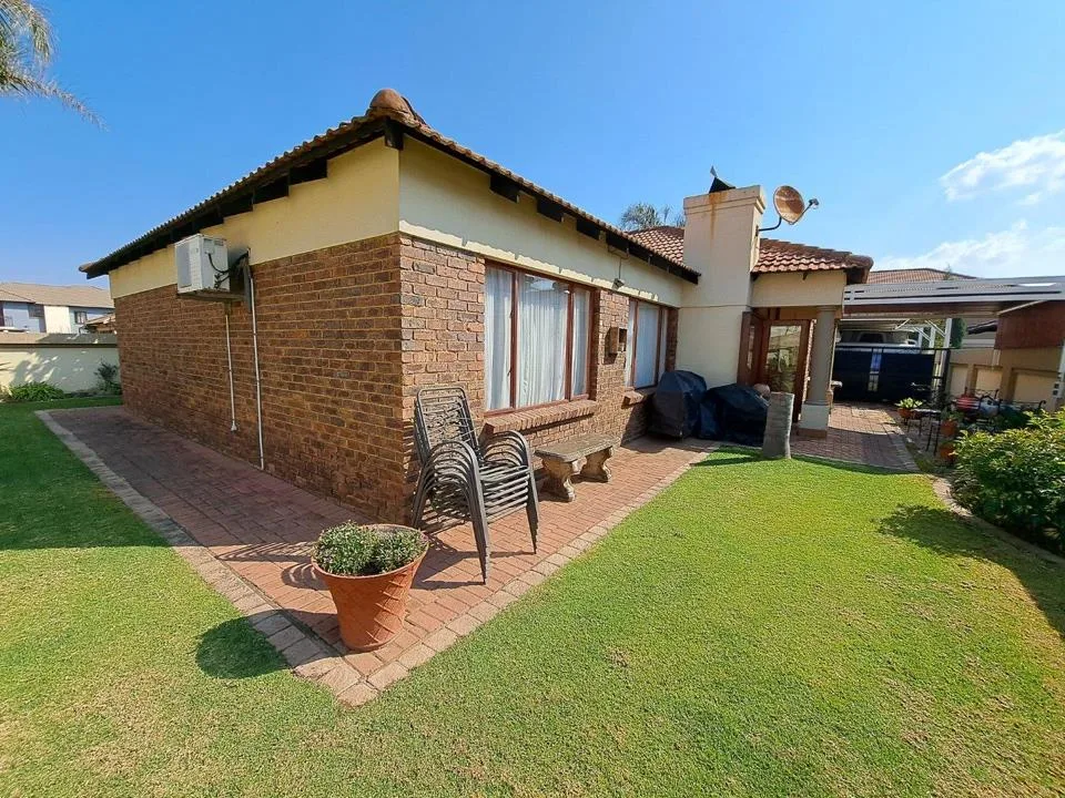 3 Bedroom House for sale in Sonneveld