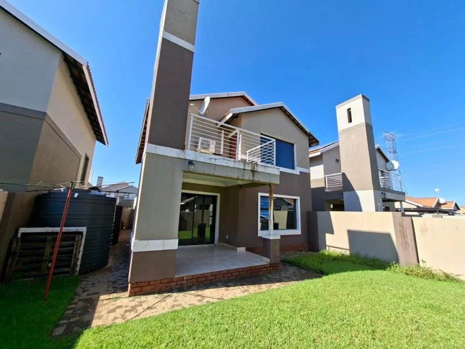 3 Bedroom Townhouse for sale in Hillside