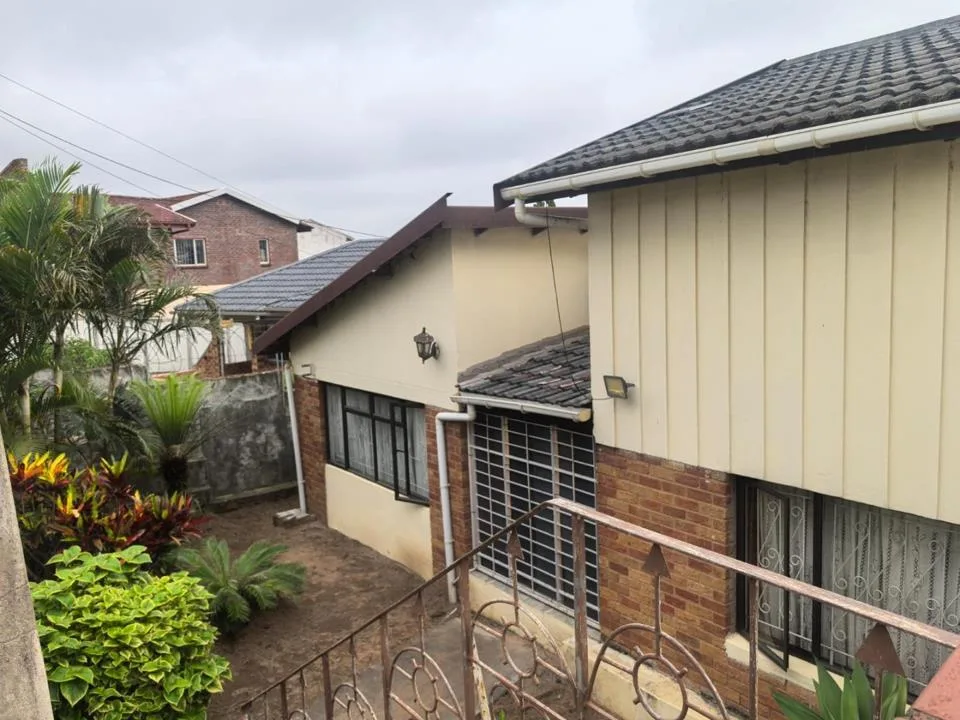 4 Bedroom House for sale in Shallcross