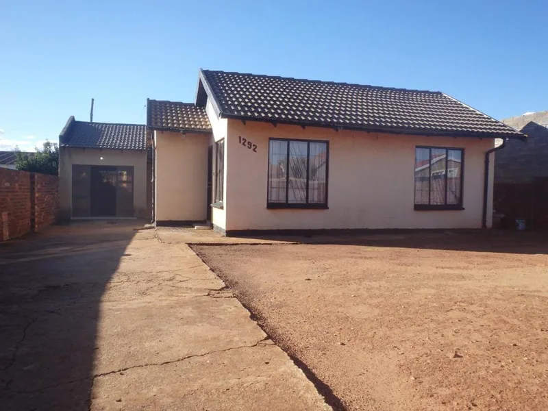 2 Bedroom House for sale in Lawley