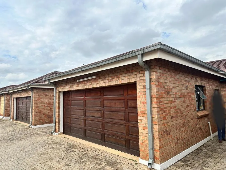 2 Bedroom Apartment / flat for sale in Lenasia Ext 9