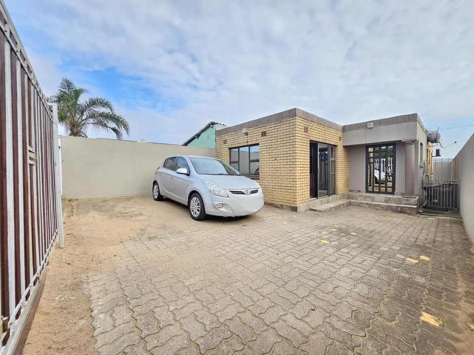 2.5 Bedroom House for sale in Austerville