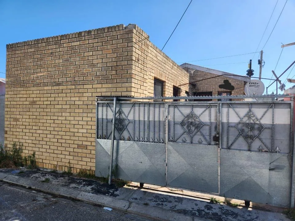 2 Bedroom House for sale in Mfuleni