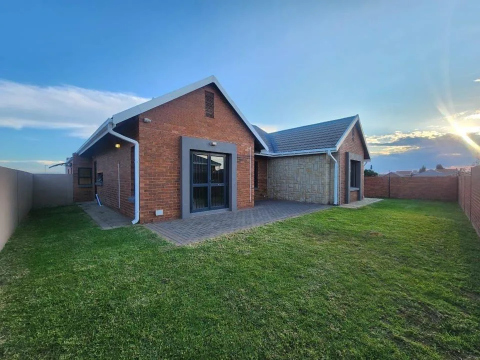 3 Bedroom House for sale in Hillside