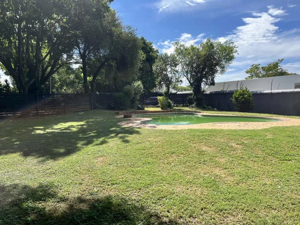 3 Bedroom Apartment / flat for sale in Windsor West