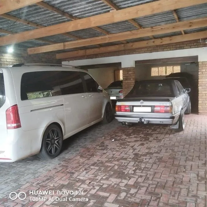 4 Bedroom House for sale in Hoeveld Park